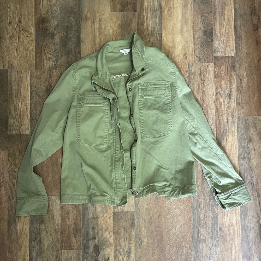 Green Fall Jacket with Zipper